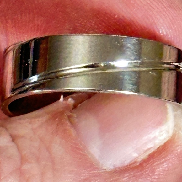 Stainless steel band, Polished, diagonal line goes all the way around. NWOT - Picture 9 of 11